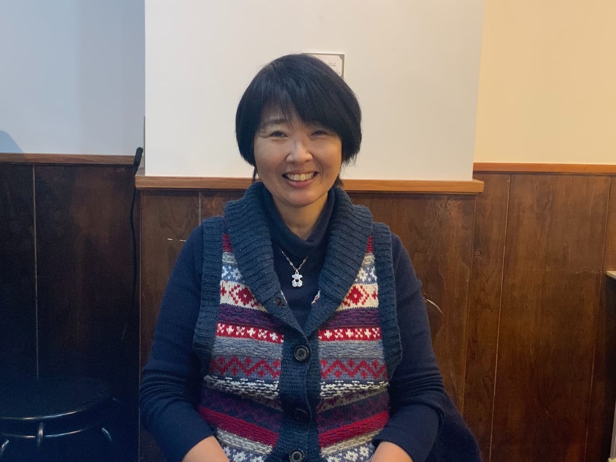 Stories Vol.5｜「ガラクタが宝物になる瞬間」──一針一針で生まれる、手縫いテディベアと“制服ベア”の物語 前編